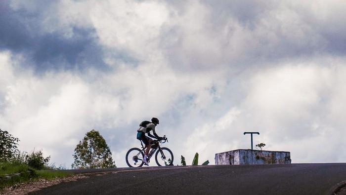 Ajang balap sepeda ultra Lintang Flores 2024.