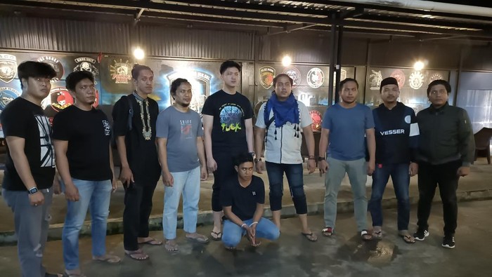 Pria berinisial RD (38) di Makassar, Sulawesi Selatan (Sulsel), ditangkap tim gabungan Polda Sulsel dan Detasemen Polisi Militer (Denpom) Makassar, gegara mengaku sebagai anggota TNI.