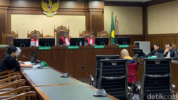 Mantan marketing PT Tinindo Internusa, Fandy Lingga, didakwa merugikan keuangan negara Rp 300 triliun dalam kasus dugaan korupsi komoditas timah. (Mulia/detikcom).
