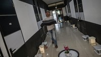 Tempat istirahat bertarif Rp35 ribu per tiga jam untuk ruangan non-AC dan Rp65 ribu per tiga jam untuk ruangan AC tersebut merupakan fasilitas bagi pemudik.  