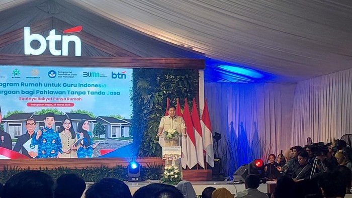 Menteri PKP Maruarar Sirait Serah Terima kunci rumah untuk 250 guru/Almadinah Putri