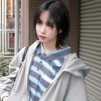 Sebelumnya wanita 28 tahun tersebut hampir selalu tampil berambut panjang dengan gaya busana feminim.Foto: Instagram @mina_sr_my