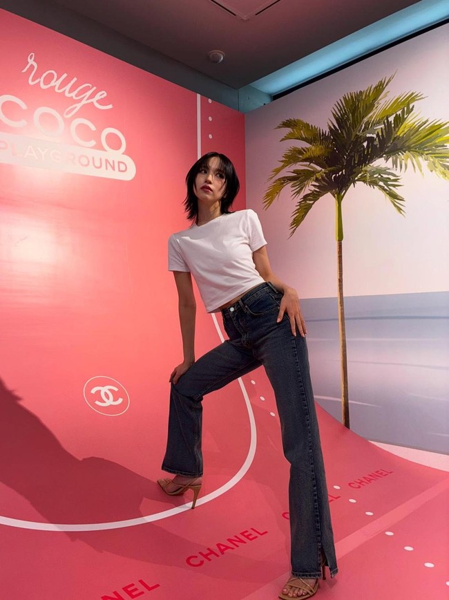 Tak sedikit penggemar yang menyebut Mina jadi terlihat ganteng. “Terlihat tampan, membuat hatiku bergetar,” “Dia jadi terlihat menggemaskan seperti gadis Jepang,” “Apapun gayanya, wajahnya adalah kesempurnaan,” tulis netizen.Foto: Instagram @mina_sr_my