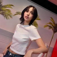 Mina TWICE dikenal dengan kecantikannya yang anggun dan elegan. Karena itu, para penggemar terkejut ketika melihat penampilan terbarunya. Foto: Instagram @mina_sr_my