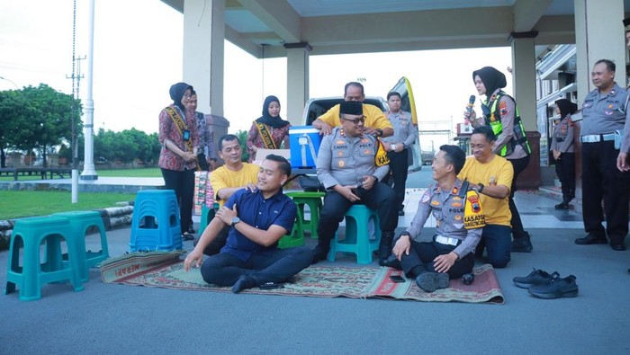Polres Klaten meluncurkan Mobil Ayem sebagai layanan relaksasi gratis untuk pemudik Lebaran 2025