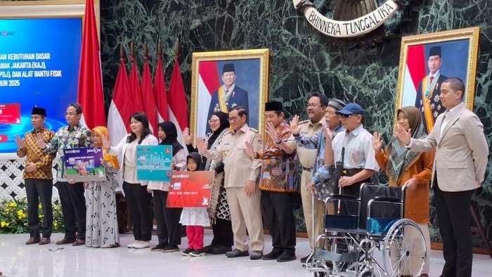 Pemberian bansos kepada warga DKI (Belia/detikcom)