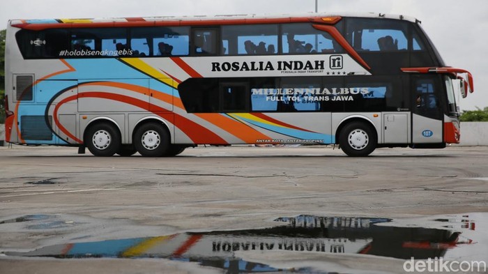 Pemudik di Terminal Pulo Gebang Mulai Meningkat Jumlah pemudik di terminal terpadu Pulo Gebang, Kecamatan Cakung, Jakarta Timur mengalami peningkatan. Begini potretnya.