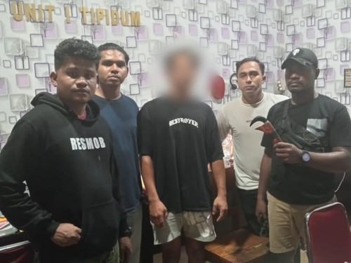 Polisi mengamankan GT, tersangka penikaman B hingga tewas di Labuan Bajo, Manggarai Barat, NTT (Dok. Humas Polres Manggarai Barat)
