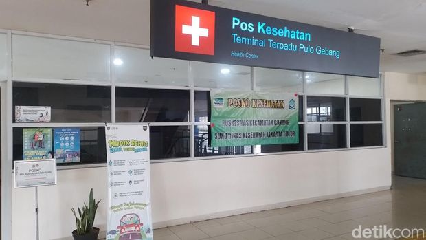 Posko Kesehatan di Terminal Pulogebang, Jakarta Timur