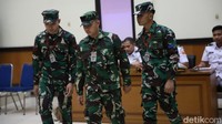Pada 29 Desember 2024, Akbar bertanya ke terdakwa Kelasi Kepala Bambang Apri Atmojo tentang mobil tersebut. Bambang pun menghubungi orang bernama Hendri.  