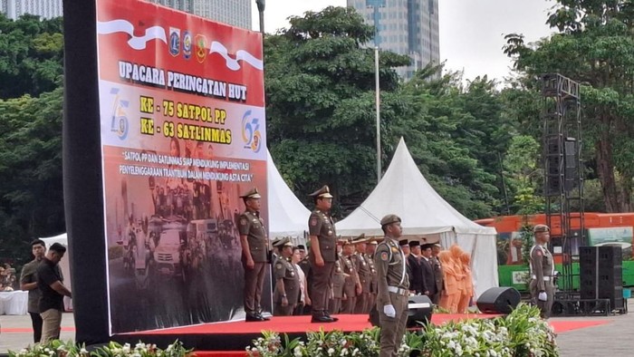 Pramono pimpin apel HUT Satpol PP Jakarta (Belia/detikcom)