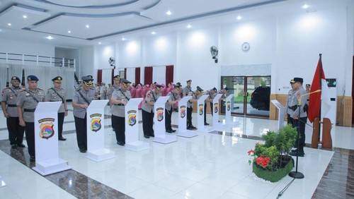 Prosesi Serah Terima Jabatan (Sertijab) dan pengambilan sumpah jabatan yang dipimpin dan disaksikan langsung Kapolda NTB Irjen Hadi Gunawan, Senin (24/3/2025).