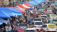 Pada H-7 Idul Fitri 1446 hijriah, sejumlah pusat perbelanjaan tradisional dan modern di kota itu menjadi pilihan warga untuk belanja khususnya pakaian lebaran.  