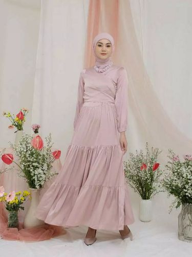 Rekomendasi dress cantik untuk Lebaran dari Lizahrani