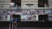 Tanggal 24 Maret 1976, pukul tiga pagi, anggota junta menyatakan dijatuhkannya pemerintah Argentina di bawah ’Evita’ Peron. 