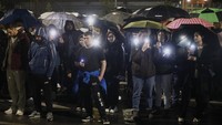Protes tersebut mencerminkan meningkatnya rasa frustrasi terhadap penanganan bencana oleh pemerintah. Partai oposisi Sosial Demokrat menyerukan pengunduran diri Menteri Dalam Negeri Panche Toshkovski.