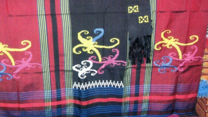 Sarung tenun Samarinda.