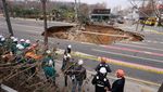 Sinkhole Raksasa Muncul di Jalanan Korsel, 1 Orang Tewas