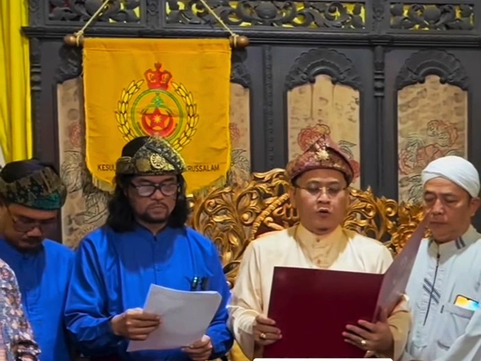 Sultan Palembang Darussalam YM  Sultan Mahmud Badaruddin IV Raden Muhammad Fauwas Diradja mengeluarkan sikap maklumat
