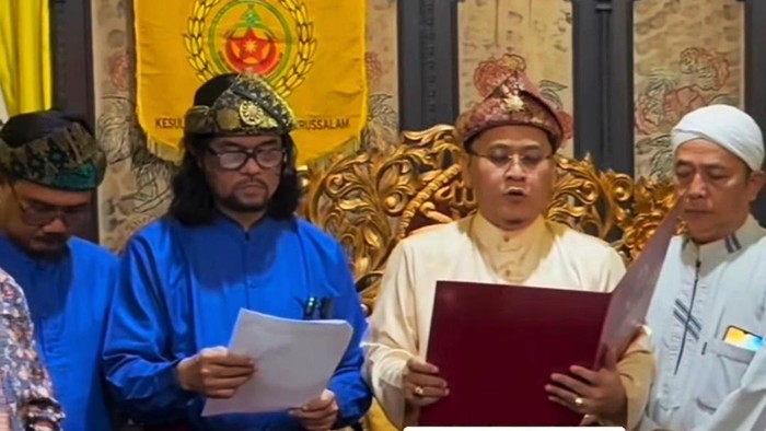 Sultan Palembang Darussalam YM  Sultan Mahmud Badaruddin IV Raden Muhammad Fauwas Diradja mengeluarkan sikap maklumat