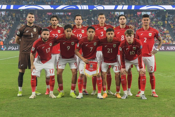 PADDINGTON, NEW SOUTH WALES, AUSTRALIA - 2025/03/20: Indonesia men football team pose for group photo during the AFC Asian Qualifiers 2026 Road to 26 match between Australia and Indonesia held at the Sydney Football Stadium. Final score; Australia 5 : 1 Indonesia. (Photo by Luis Veniegra/SOPA Images/LightRocket via Getty Images)