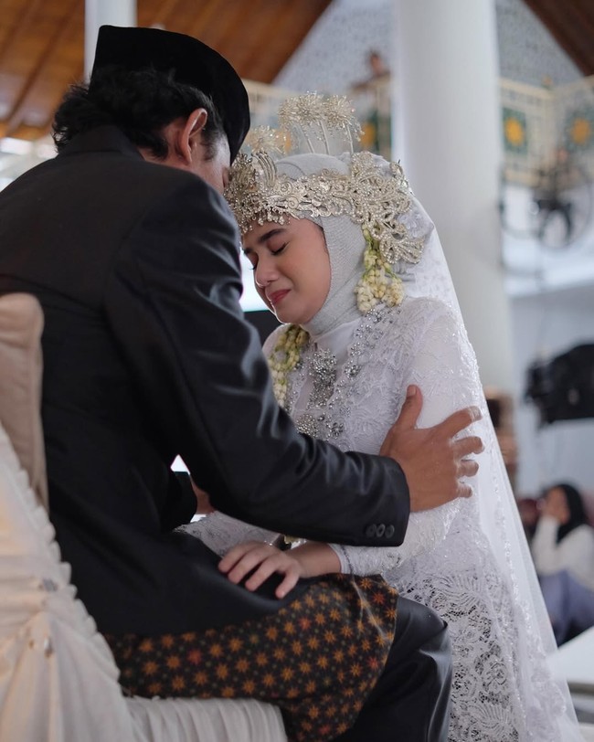 Tissa berperan sebagai wanita yang diselingkuhi oleh suami dengan ibu kandungnya sendiri. Foto: Instagram/@tissabiani