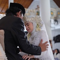 Tissa berperan sebagai wanita yang diselingkuhi oleh suami dengan ibu kandungnya sendiri. Foto: Instagram/@tissabiani