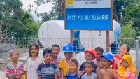 Anak anak di PLTD Sjahrir.