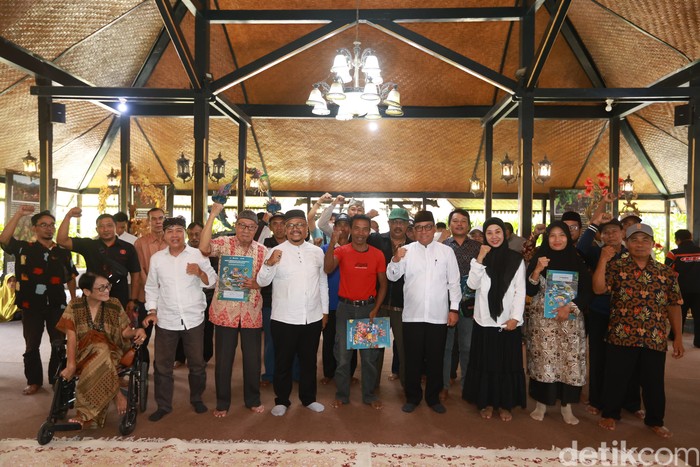 Wakil Bupati Banyuwangi mujiono saat memberikan apresiasi pada pelaku jasa pariwisata di Banyuwangi di Pendopo Sabhaswagata Blambangan Banyuwangi