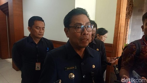 Wakil Walikota Denpasar I Kadek Agus Arya Wibawa saat dijumpai di kantor DPRD Kota Denpasar, Selasa (25/3/2025). (Ni Made Lastri Karsiani Putri-detikBali)