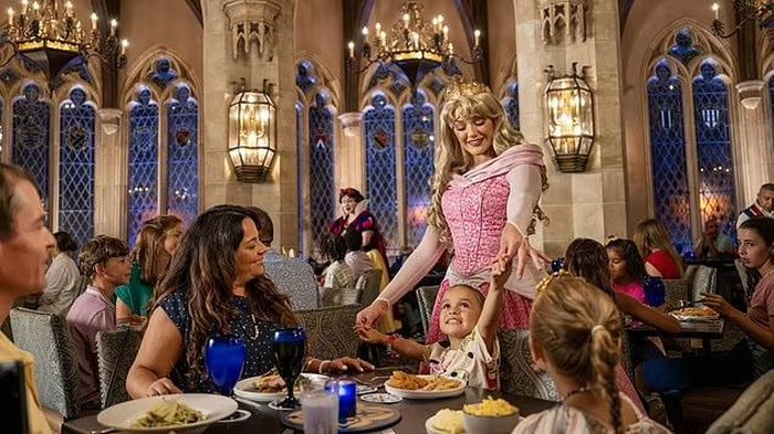 Wanita Ini Sudah Makan di 200 Resto Disney Berbeda Selama 40 Tahun