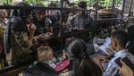 Potret Antrean Warga Berburu Tiket Subsidi Kapal Laut di Ternate