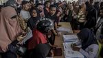 Potret Antrean Warga Berburu Tiket Subsidi Kapal Laut di Ternate