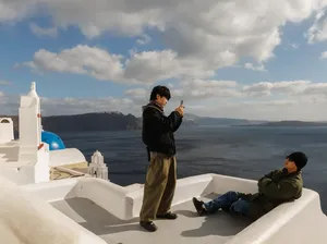 Santorini Darurat, Akankah Selamat Usai Ribuan Gempa dan Jutaan Selfie?