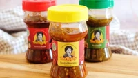 Sambal Bu Rudy sudah jadi ikon oleh-oleh khas Surabaya. Ada berbagai jenis sambal dari sambal bajak hingga sambal bawang. Foto: Site Culinary/Visual