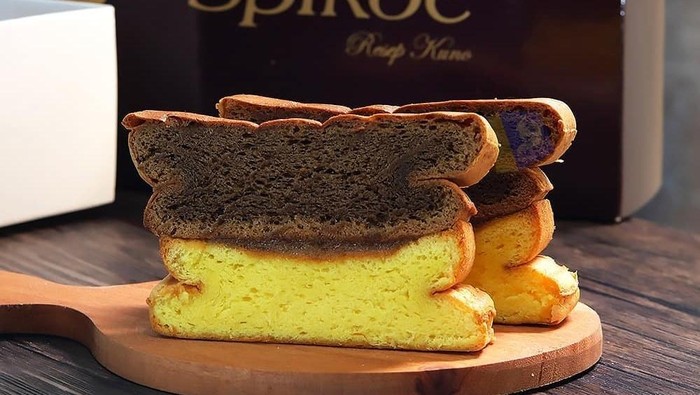 10 Oleh-oleh Makanan khas Surabaya, Cakue Paneleh hingga Spikoe