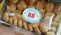 Kue Blinjo 88 ini kerap masuk daftar oleh-oleh camilan enak yang tak boleh dilewatkan saat ke Surabaya. Foto: Site Culinary/Visual
