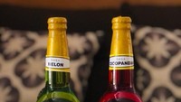 Untuk minuman, Siropean Telasih bisa dijadikan sebagai oleh-oleh khas Surabaya. Minuman sirup legendaris ini telah ada sejak 1923.  Foto: Site Culinary/Visual