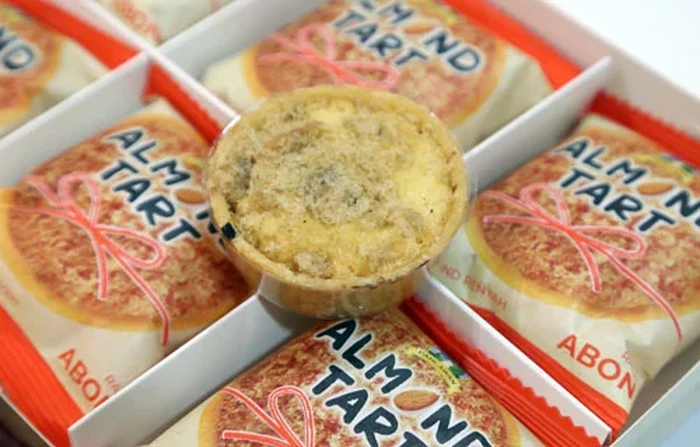 10 Oleh-oleh Makanan khas Surabaya, Cakue Paneleh hingga Spikoe