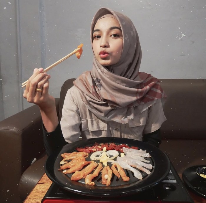 10 Potret Cut Intan Nabila yang Hobi Nongkrong di Kafe 10 Potret Cut Intan Nabila yang Hobi Nongkrong di Kafe