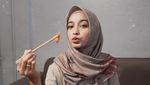 10 Potret Cut Intan Nabila yang Hobi Nongkrong di Kafe