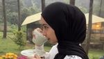 10 Potret Cut Intan Nabila yang Hobi Nongkrong di Kafe