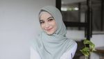 10 Potret Cut Intan Nabila yang Hobi Nongkrong di Kafe