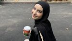 10 Potret Cut Intan Nabila yang Hobi Nongkrong di Kafe