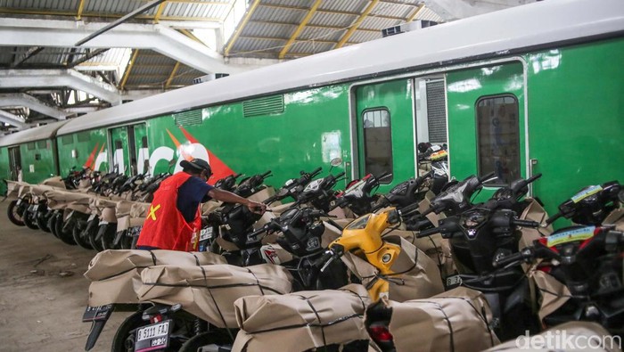 Program Mudik Motor Gratis (Motis) 2025 kembali digelar. Sebanyak 7.424 unit sepeda motor diberangkatkan menuju Semarang Tawang dan lintas tengah menuju Lempuyangan.