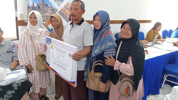 Ahli waris Sariyah Cs terdiri 6 orang yang menerima UGR Tol Jogja-Bawen di kantor BPN Kabupaten Magelang, Rabu (26/3/2025).