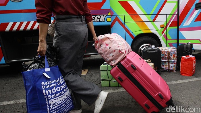 Arus mudik di Terminal Kalideres, Jl Daan Mogot, Jakarta, meningkat. Selama 21-24 Maret 2025 sebanyak 5.477 penumpang telah berangkat dari Terminal Kalideres.