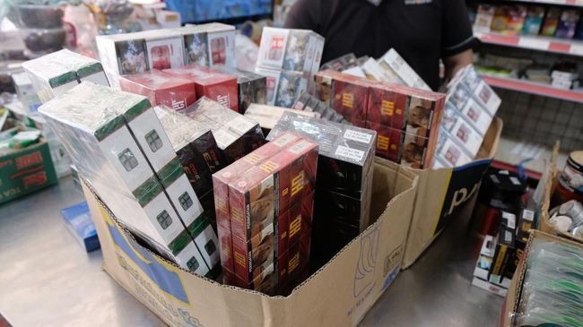Bea Cukai Batam menyita sejumlah rokok ilegal dan minuman alkohol. (Foto: Dok Bea Cukai Batam)