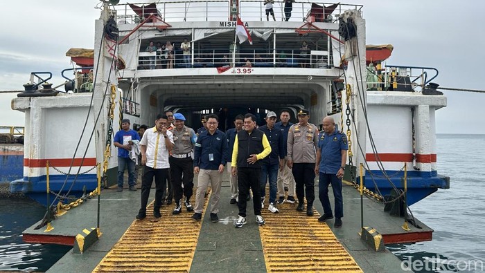 Wakil Ketua Komisi VI DPR RI Nurdin Halid meninjau kesiapan arus mudik di Pelabuhan Bajoe, Kabupaten Bone, Sulawesi Selatan (Sulsel).