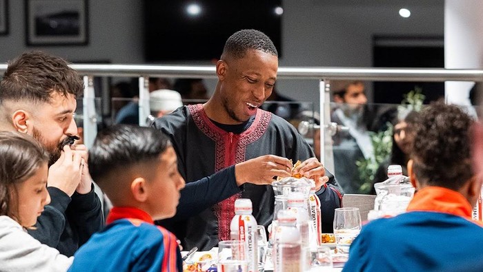 Buka Puasa di Old Trafford